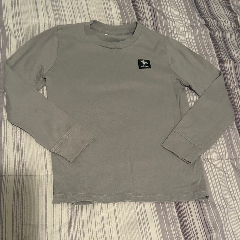 Abercrombie boys size 7/8 Gray Long Sleeve Shirt
